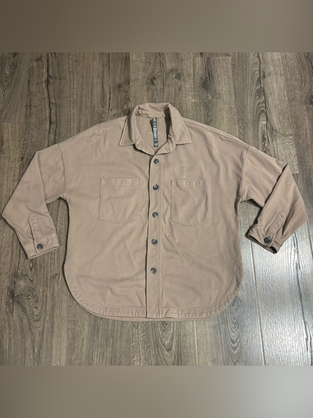 Vuori Women's Mackenzie Shirt Jacket Tan Lightweight Oversized size XS - EUC